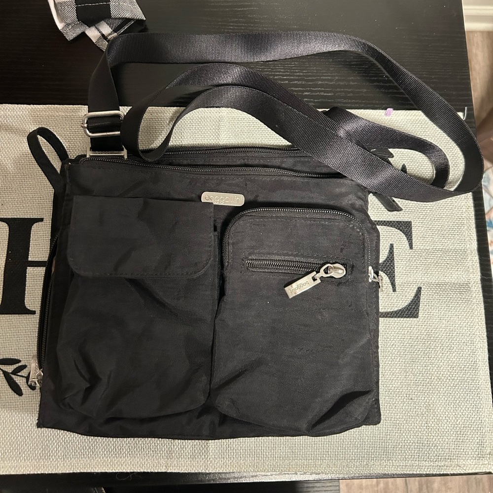 Baggallini Black Canyon Bag Messenger Crossbody With Adjustable Strap
